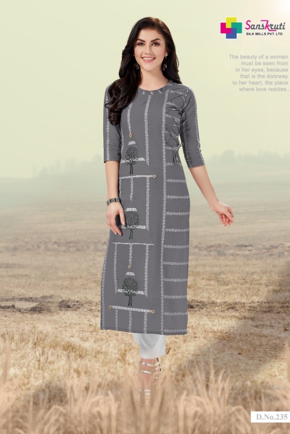 BANDHANI PALACE PRESENTS NON CATALOGUE GEORGETTE WITH CHICKEN WORK CASUAL  WEAR KURTIS WHOLESALE DEALER SURAT - Bandhani Palace
