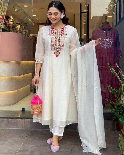 Dazira Yamini 1 catalog chanderi kurtis online india
