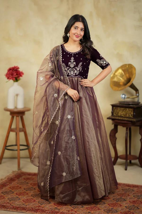 Felocity Tanvi catalog ladies suits and kurtis wholesalers in karol bagh