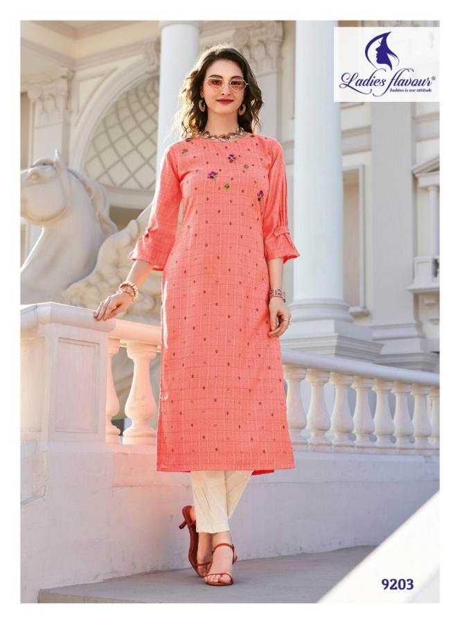 Ladies Flavour Present Erisha Kurti With Palazzo