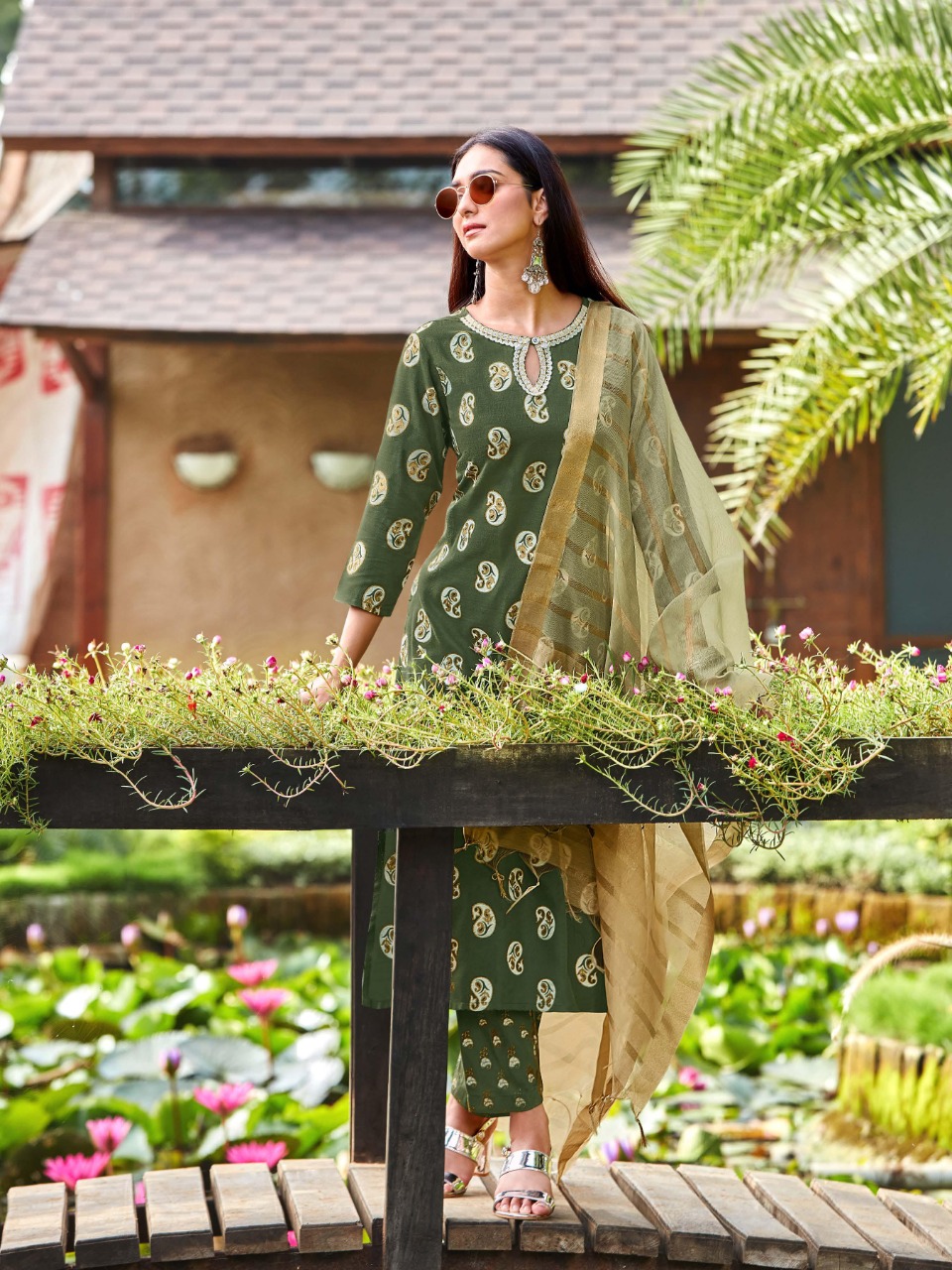 Syasii Florence Fancy Wear Kurti With Bottom And Dupatta Catalog