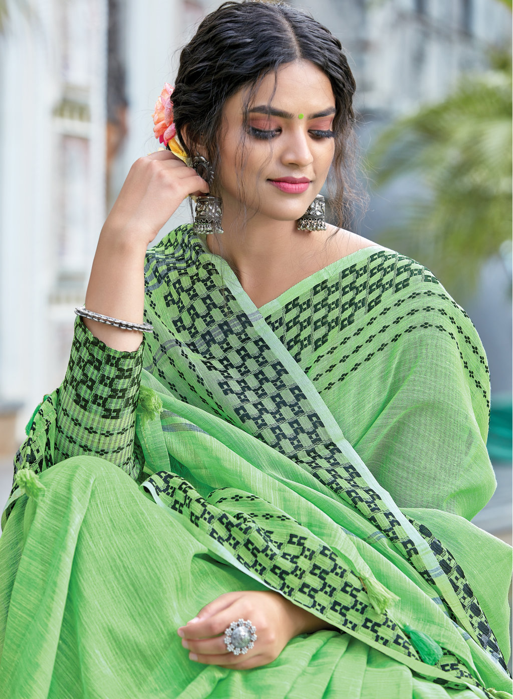 Sangam Rangeen Linen With Thread Work Sarees