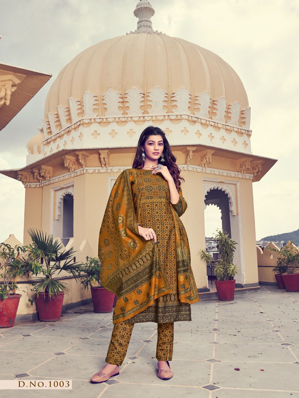 Ladies Flavour   Panihari Designer Festive Wear Ready Made Kurti Bottom  With  Dupatta