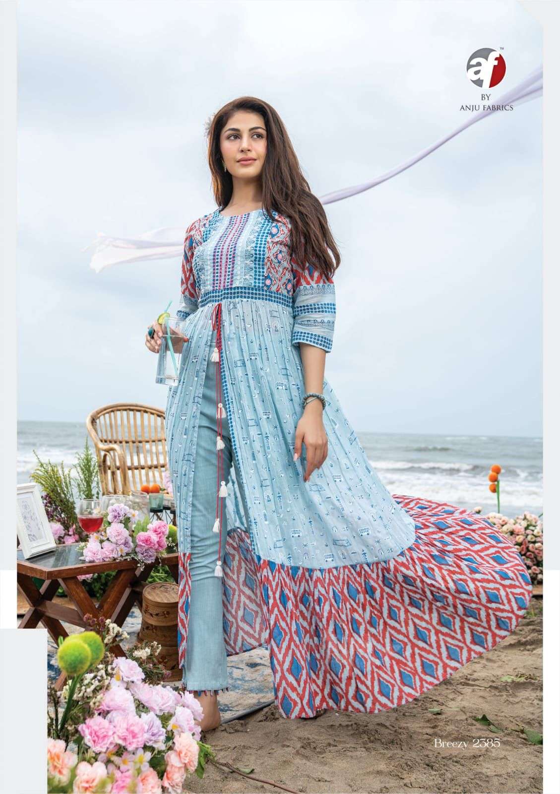 Buy White Cotton Slim Fit Front Middle Slit Kurti WITH Palazoo online |  Looksgud.in