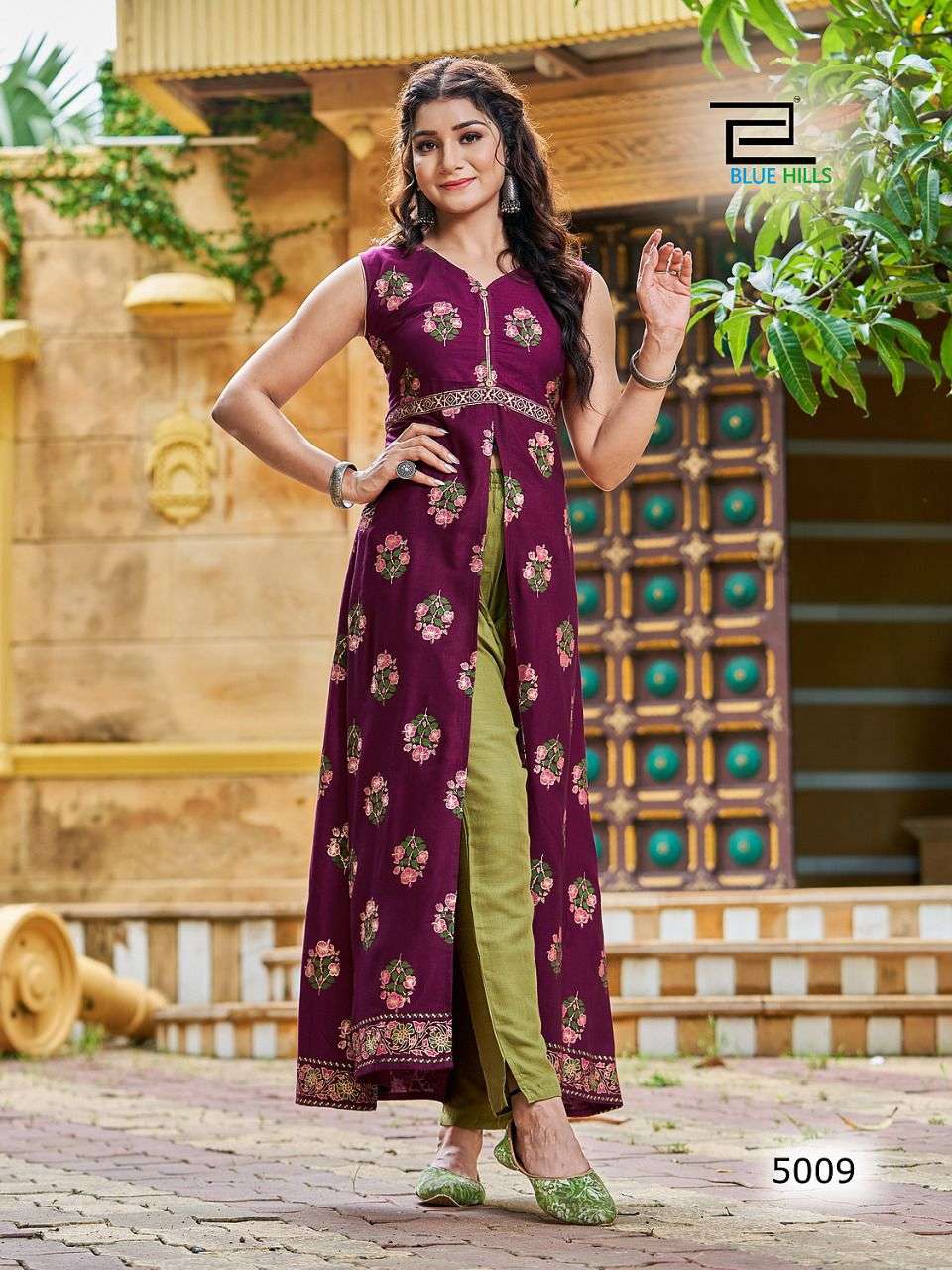 Medium And Large Cotton Front Cut Designer Kurti at Rs 2600 in Jaipur