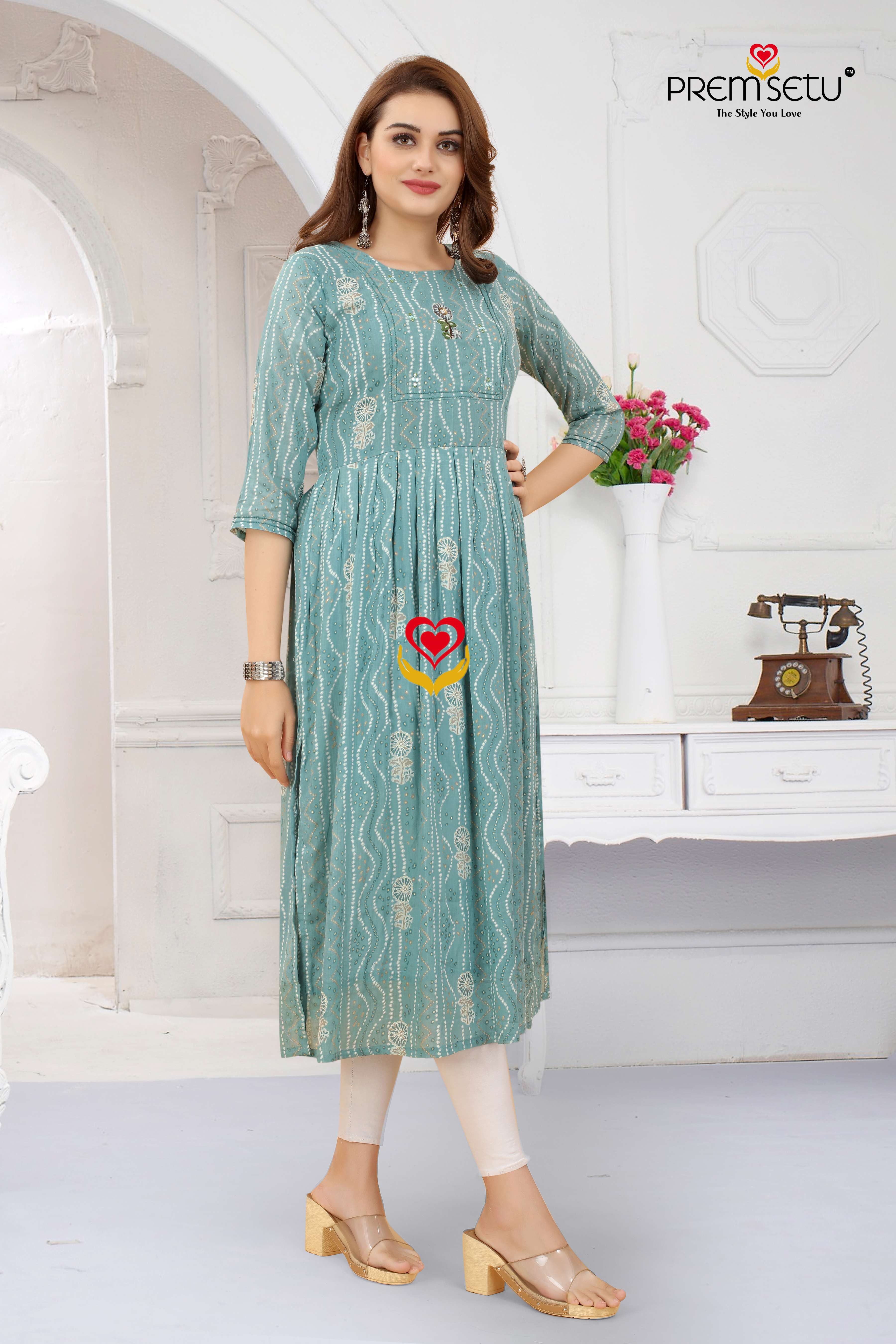 Rayon Ladies Naira Cut Kurti Pant Set, Size: Medium, 300