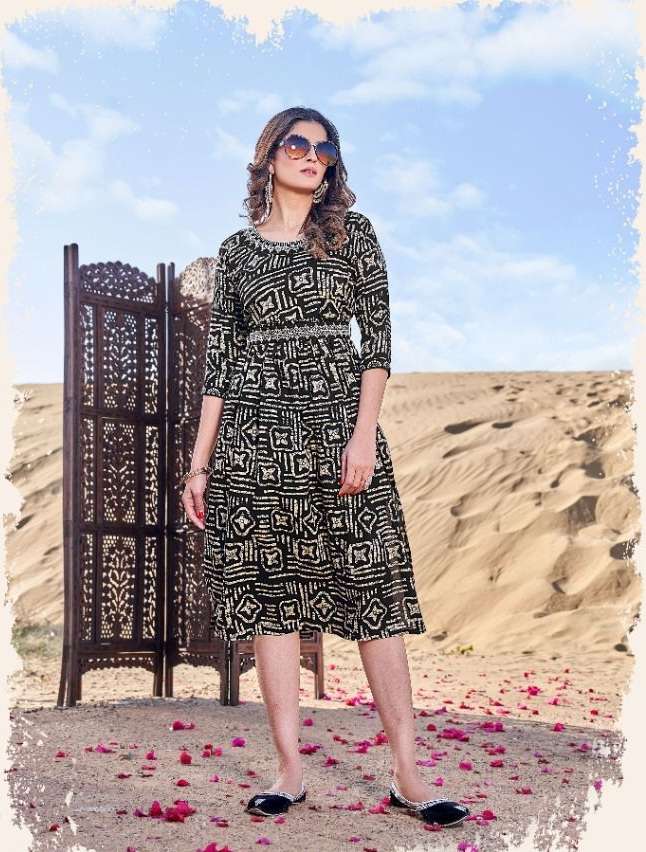 Pari Carnival  Rayon 18 kg foil prints and heavy work catalog with belt On Wholesale