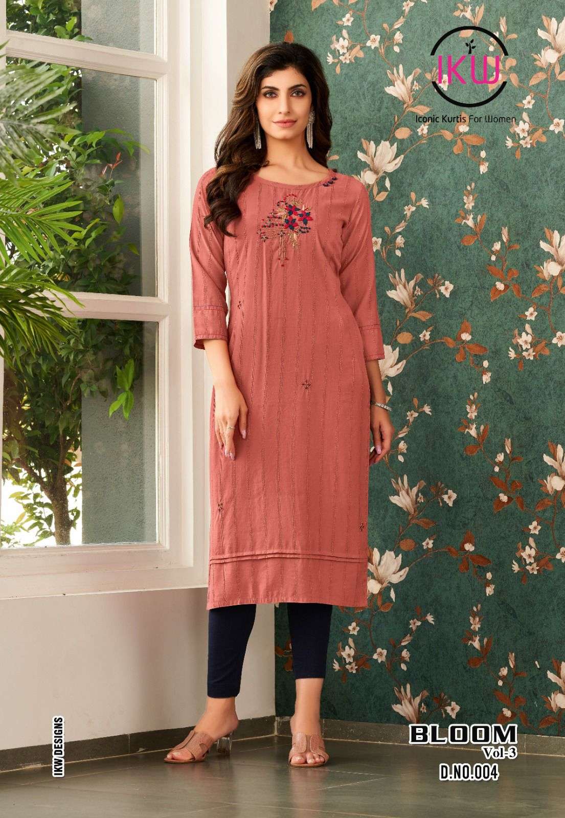 Branded kurtis with heavy outlet discount at reasonable price