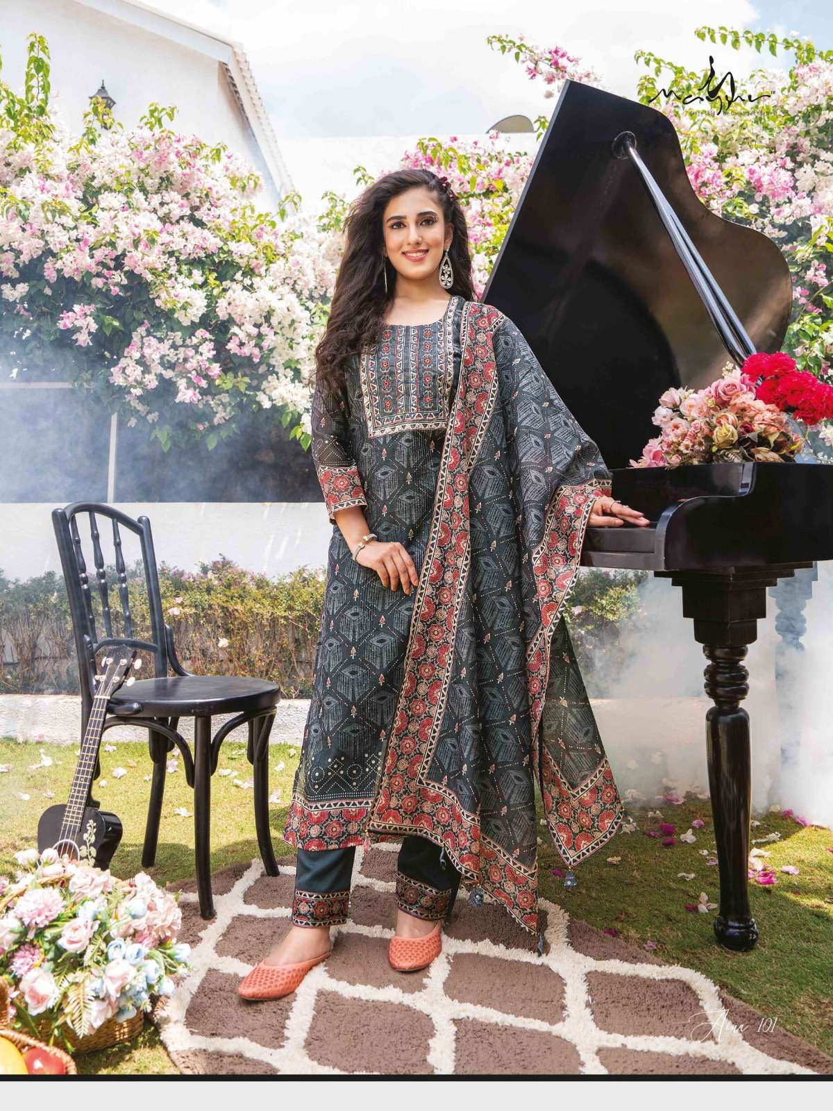 Aaina Muslien Silk Crochet Work Digital Print 3 piec set Kurti pant dupatta