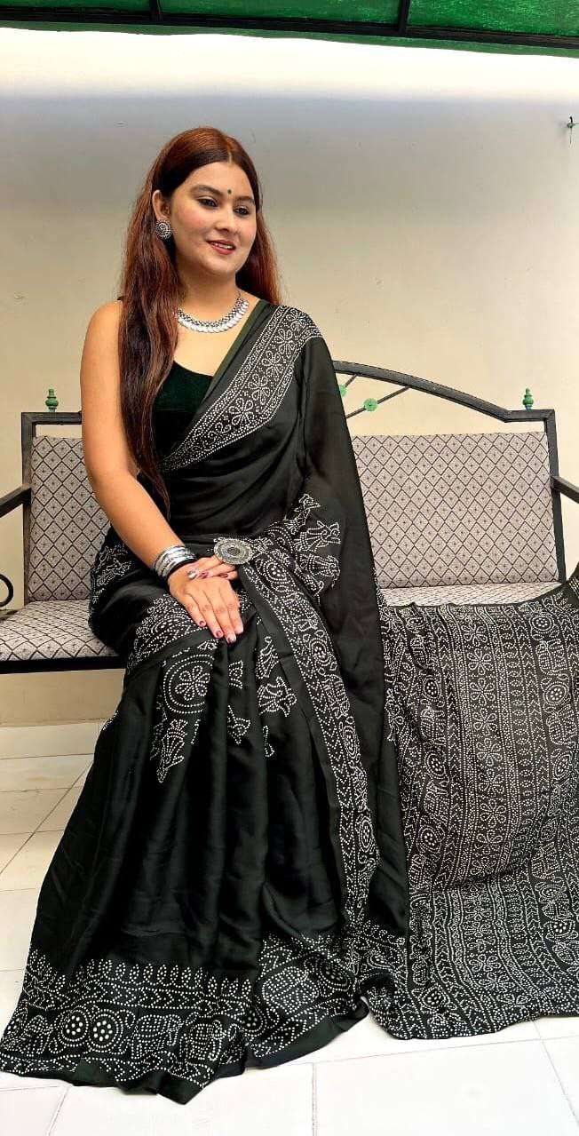 Ss 11 Beautiful Digital Printed Dola Silk Saree Wholesale catalog