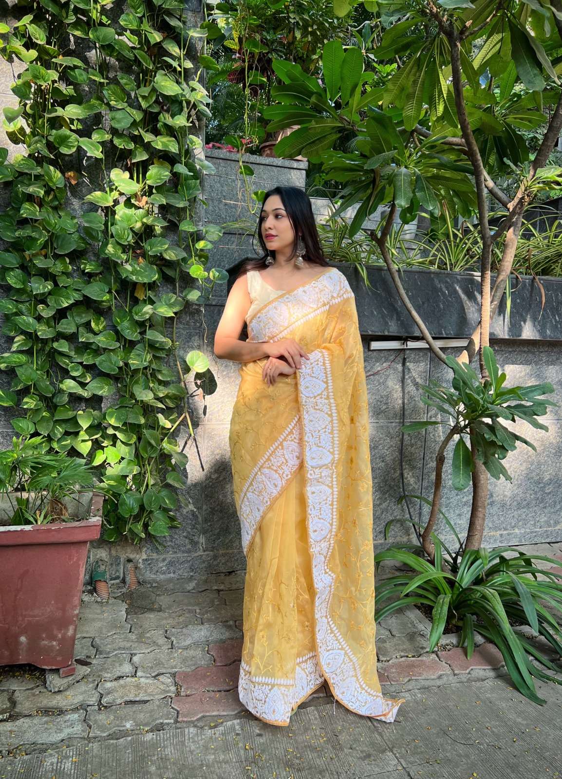 Saavi 01 Designer Organza Saree Wholesale catalog