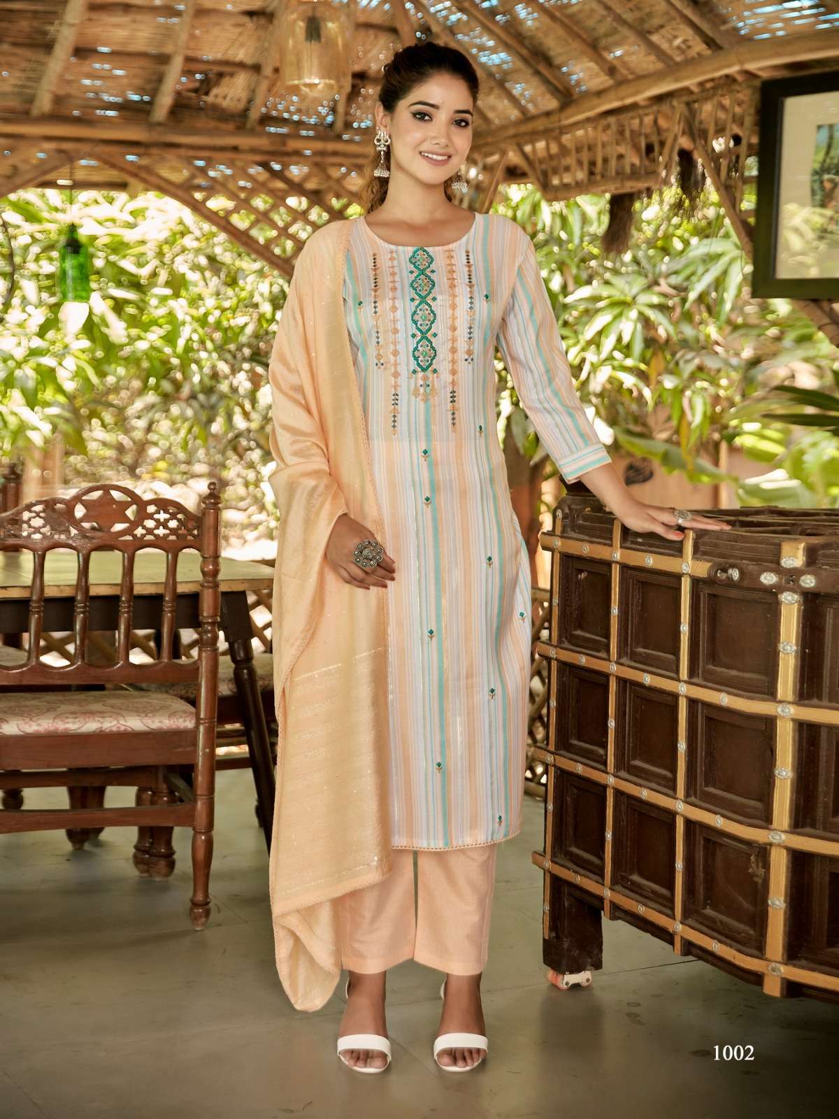 Vitara fashion RICHLOOK Kurti Wholesale catalog