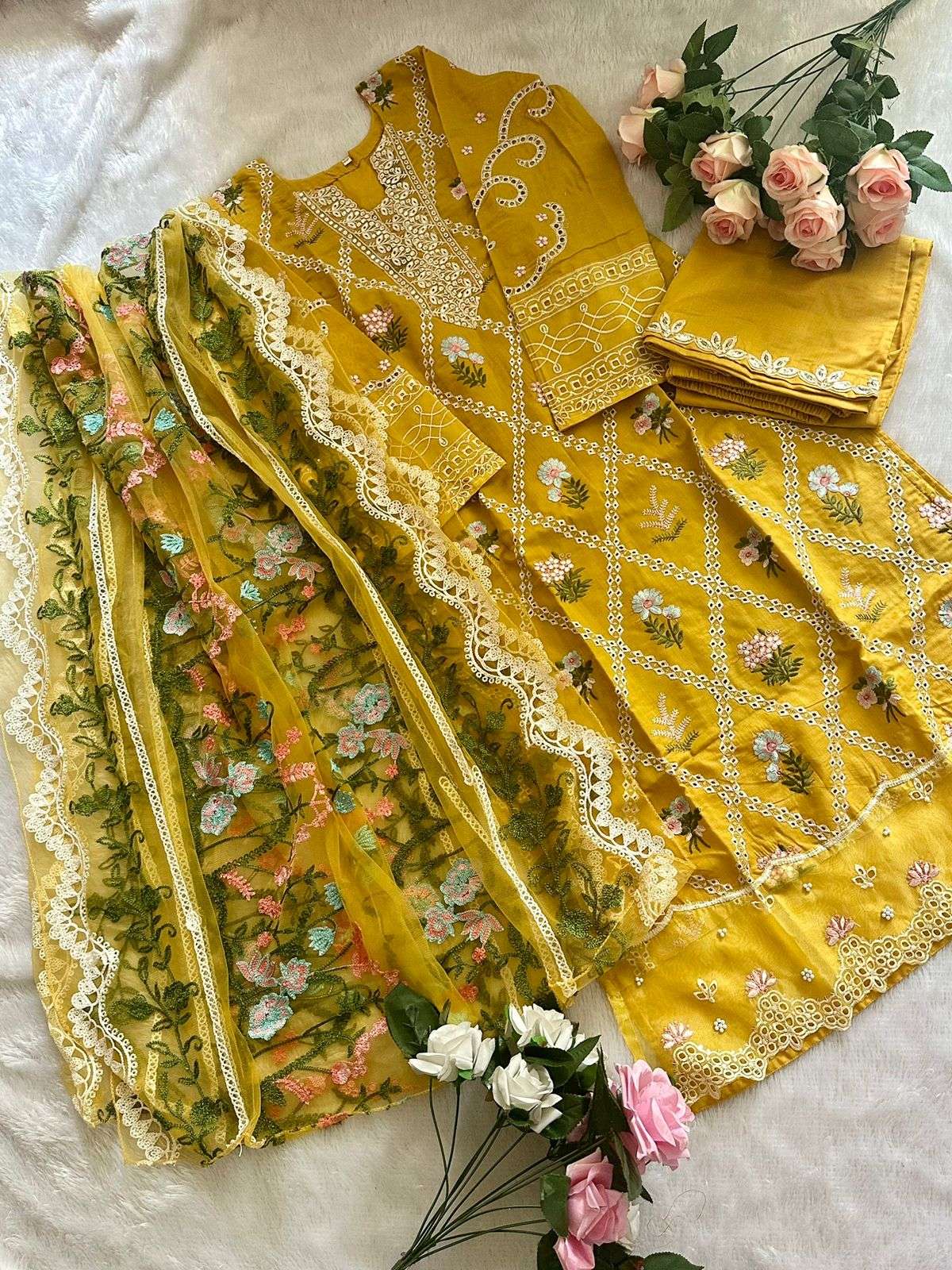 Ziaaz Designs 318 And 319 Pakistani Salwar Kammez Wholesale catalog
