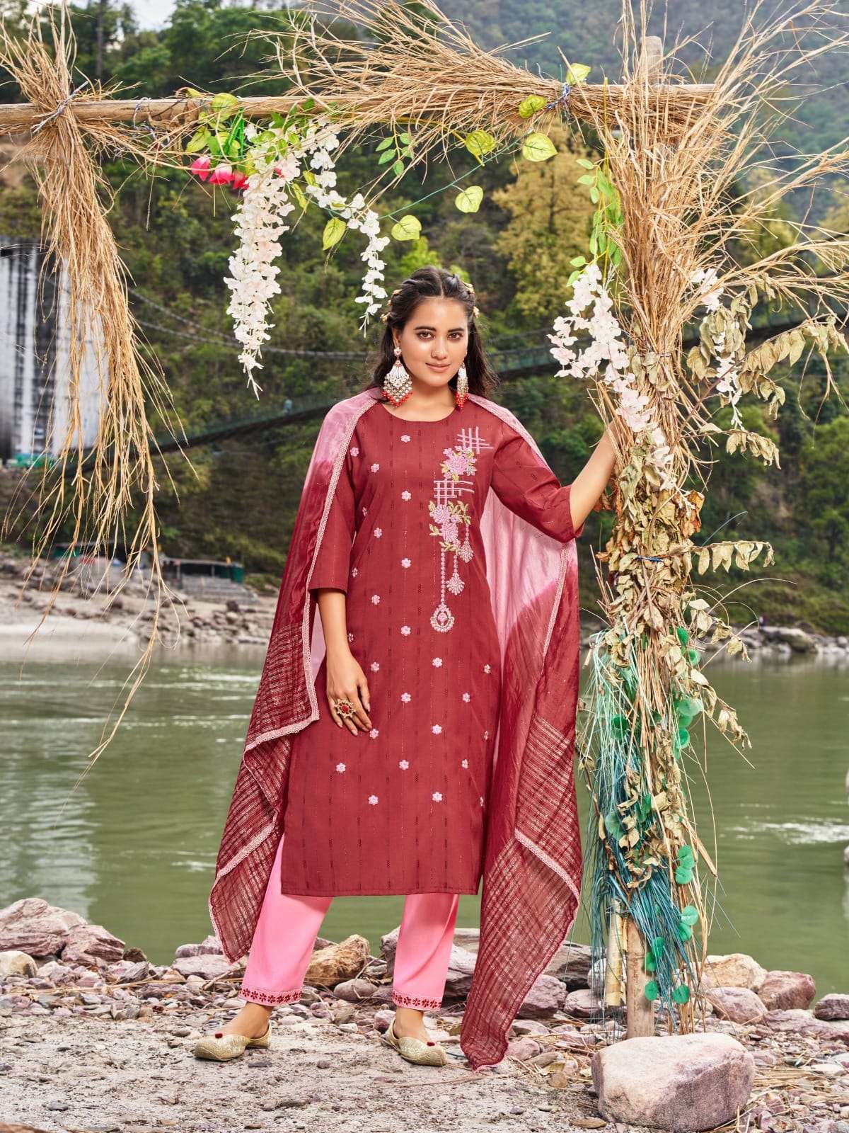 Wanna Imara  Kurti With Pant & Dupatta Wholesale catalog