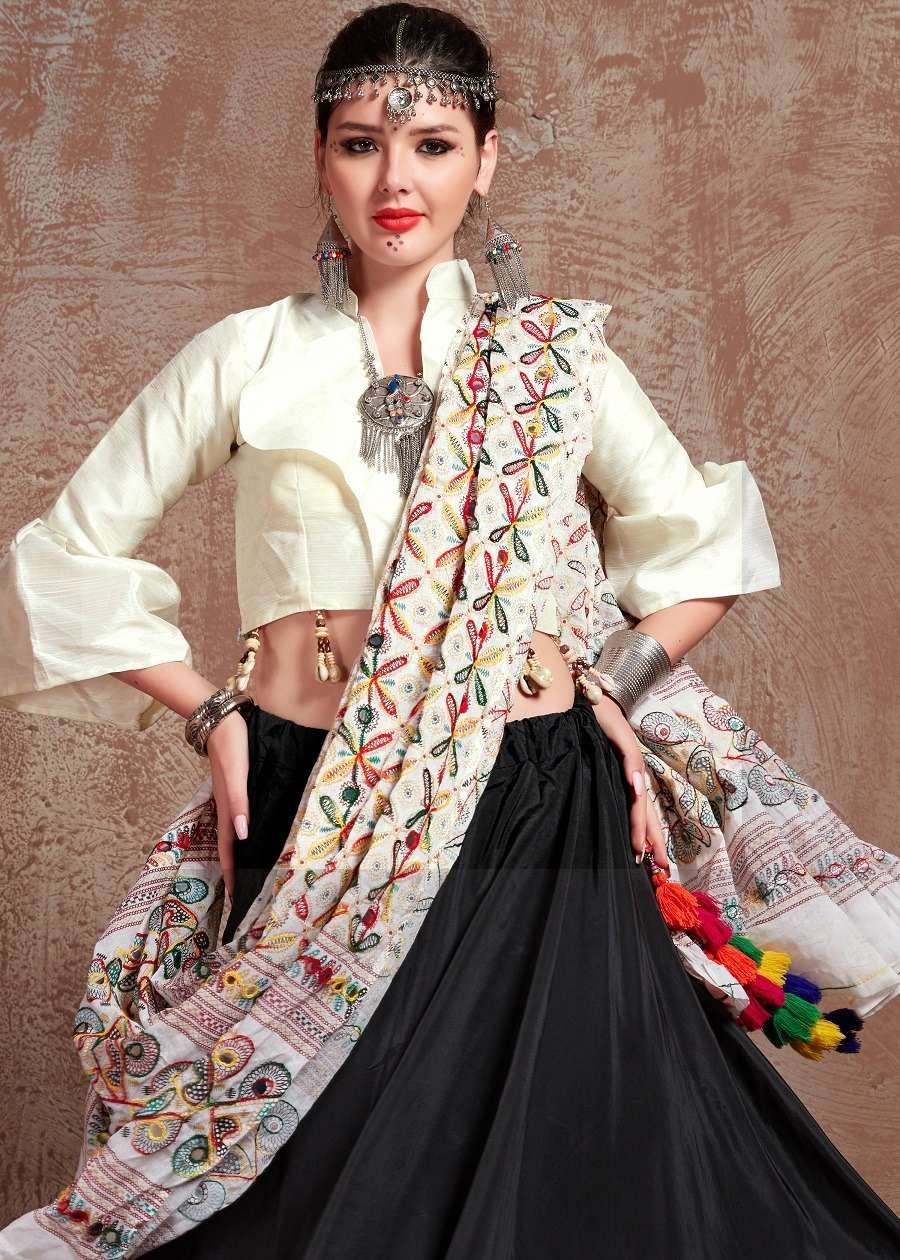 RAJWADI VOL - 02 8007 NAVRATRI LEHENGA CHOLI Wholesale catalog