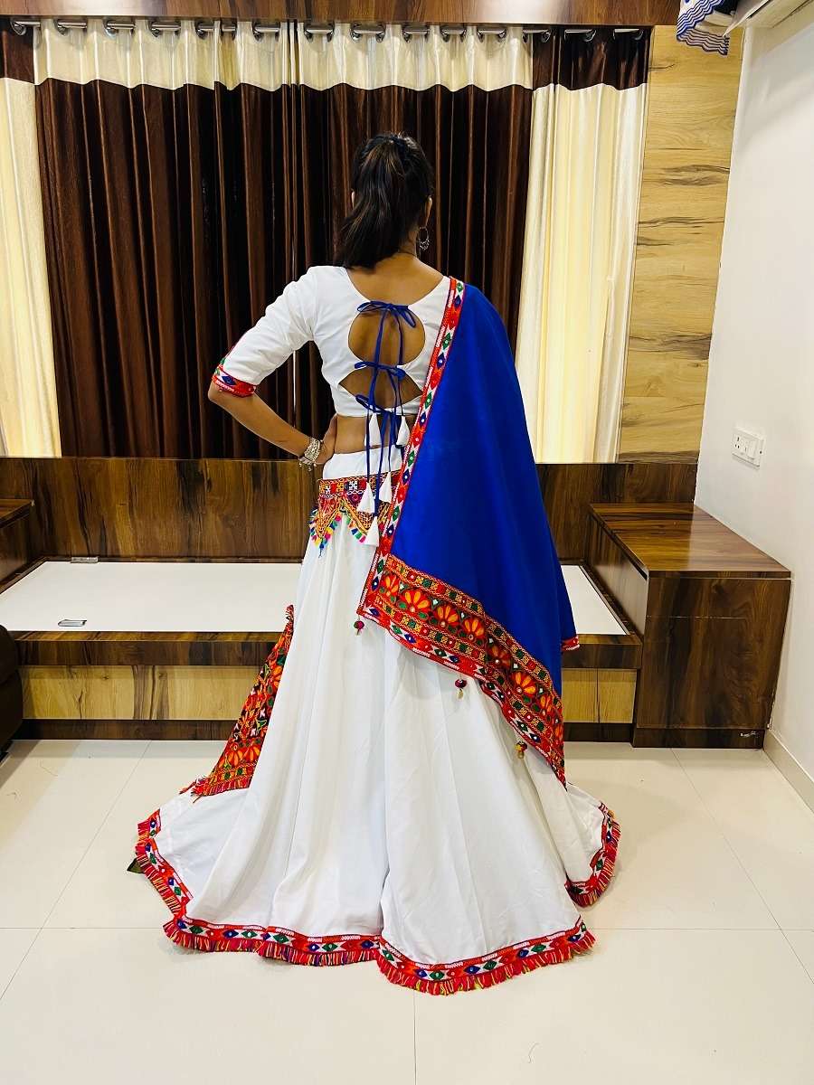 RAJWADI VOL -8  7053 AAWIYA NAVRATRI SPECIAL TRADITIONAL LEHENGA CHOLI WHOLESALE CATALOG 