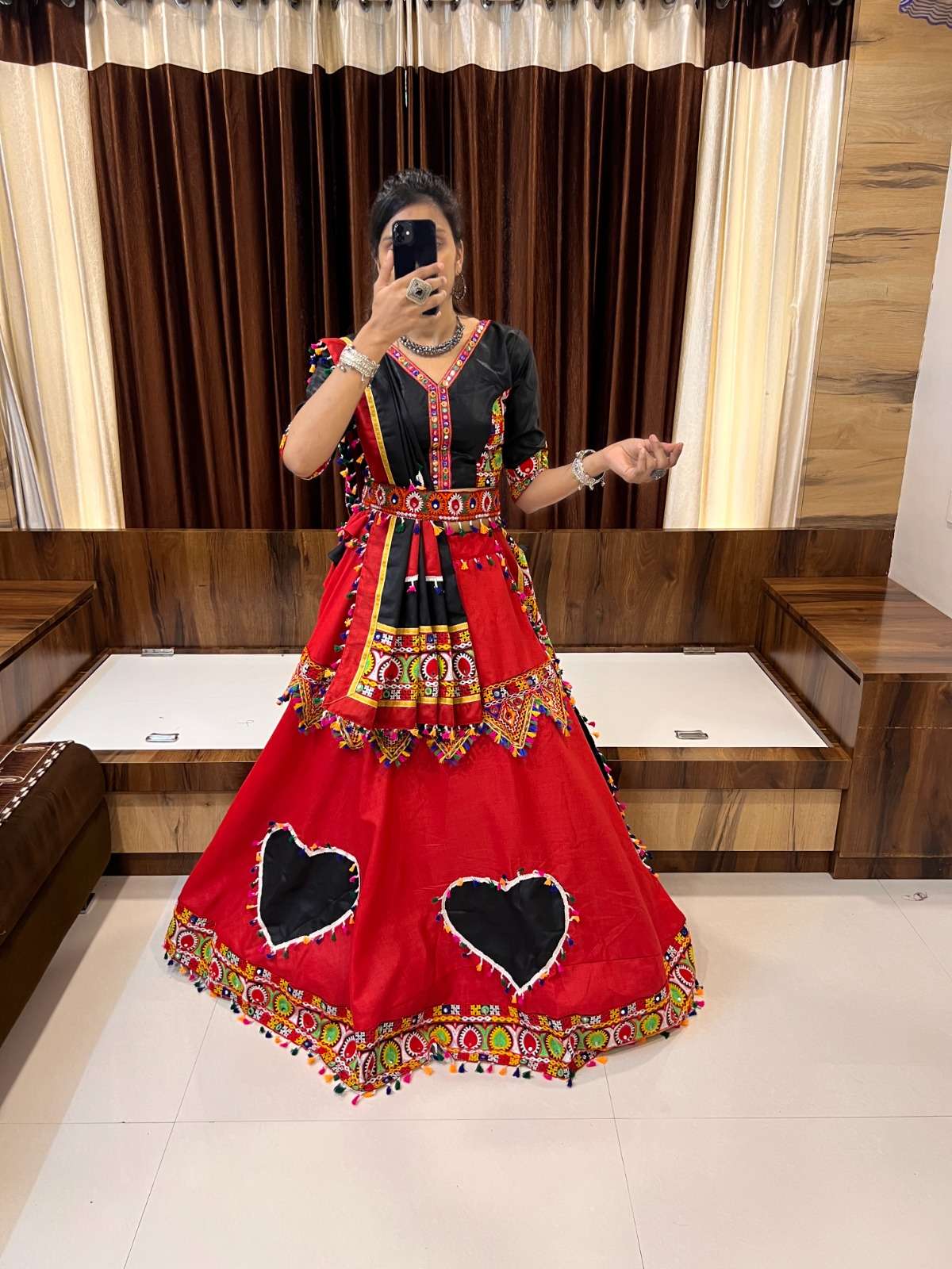 RAJWADI VOL -8  7054 AAWIYA NAVRATRI SPECIAL TRADITIONAL LEHENGA CHOLI WHOLESALE CATALOG 