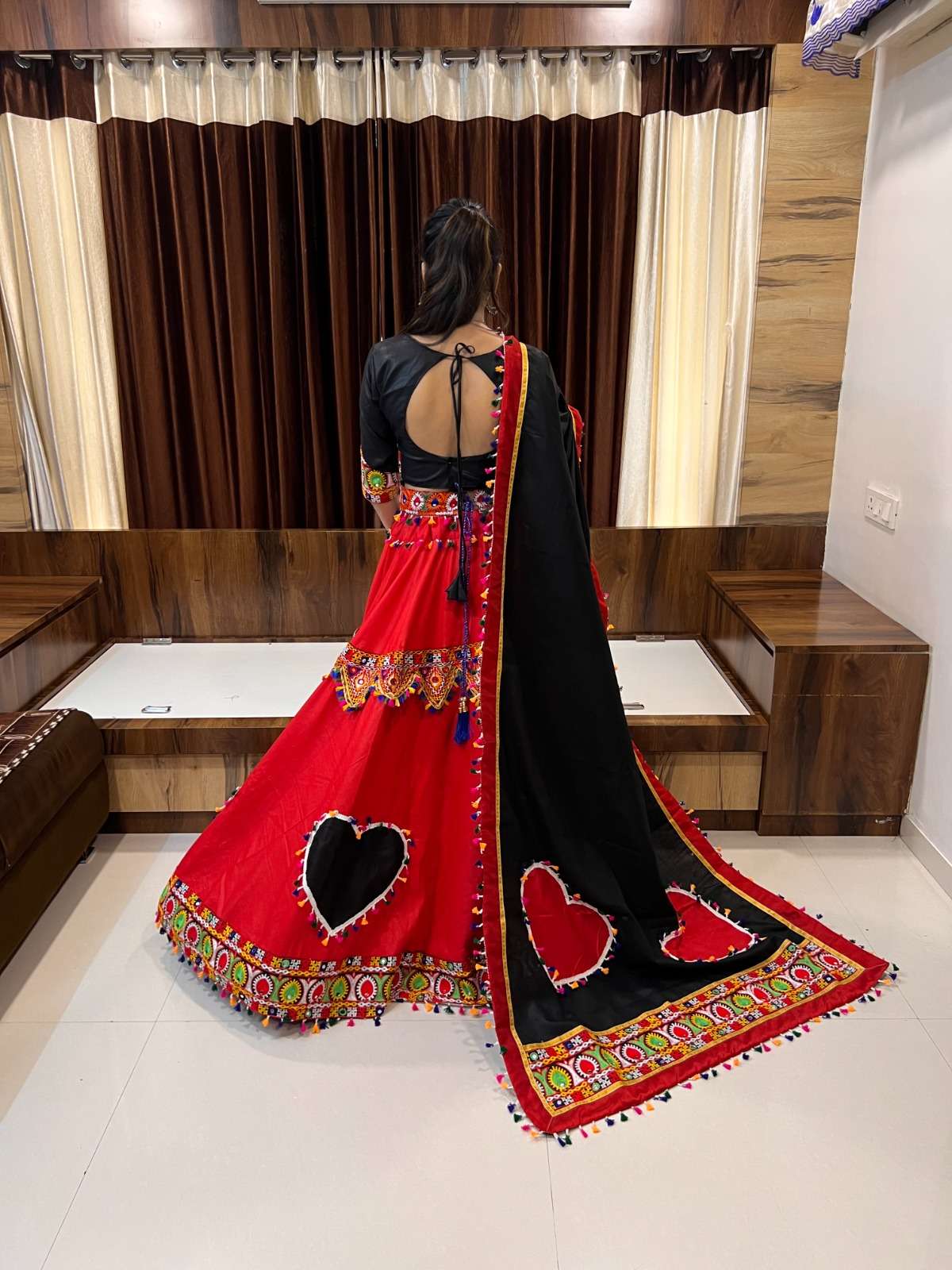 RAJWADI VOL -8  7054 AAWIYA NAVRATRI SPECIAL TRADITIONAL LEHENGA CHOLI WHOLESALE CATALOG 