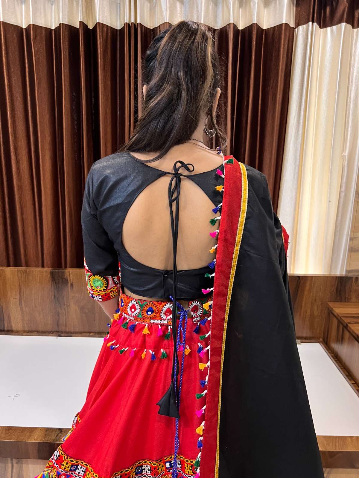 RAJWADI VOL -8  7054 AAWIYA NAVRATRI SPECIAL TRADITIONAL LEHENGA CHOLI WHOLESALE CATALOG 