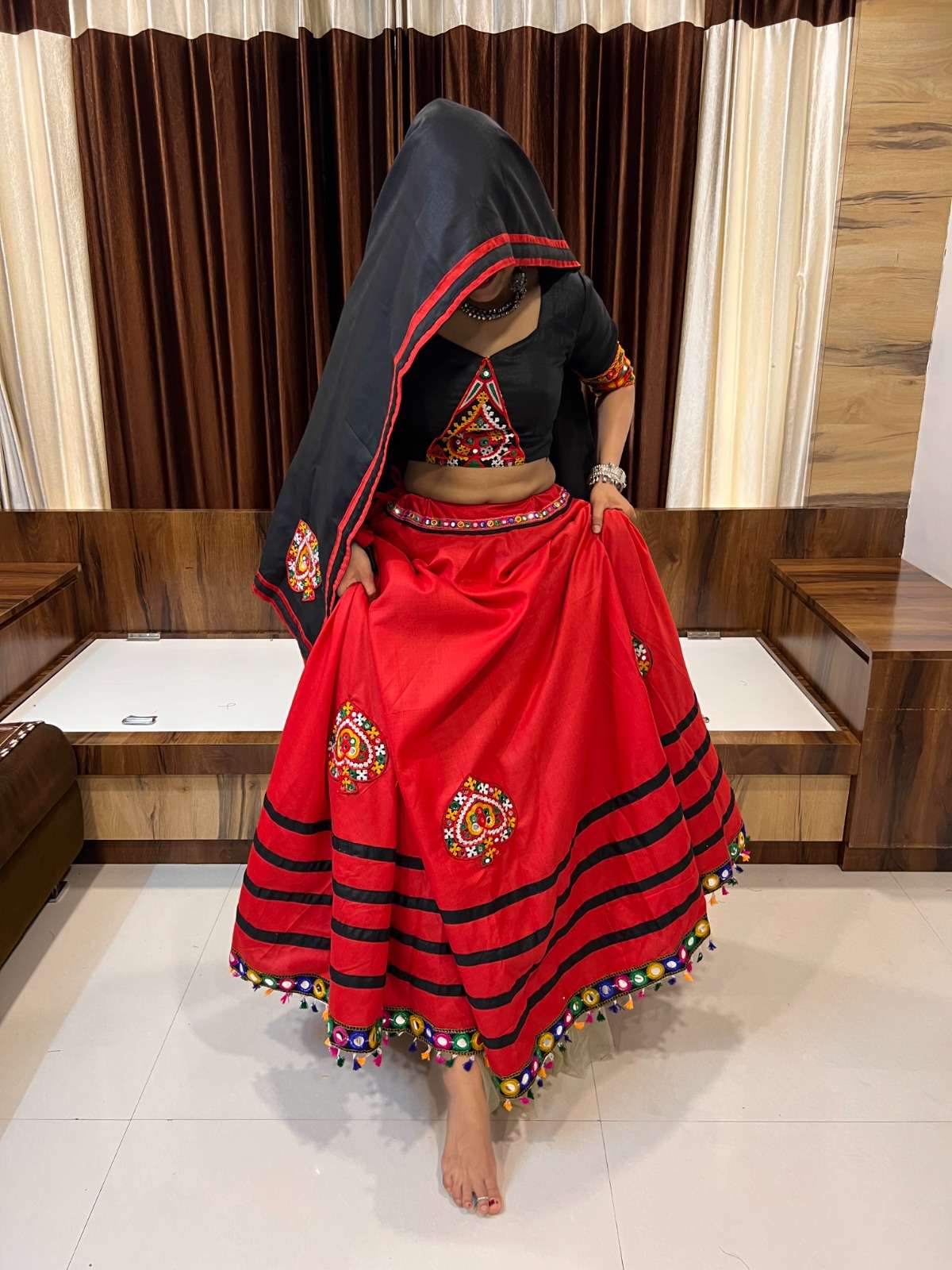 RAJWADI VOL -8  7055 AAWIYA NAVRATRI SPECIAL TRADITIONAL LEHENGA CHOLI WHOLESALE CATALOG 