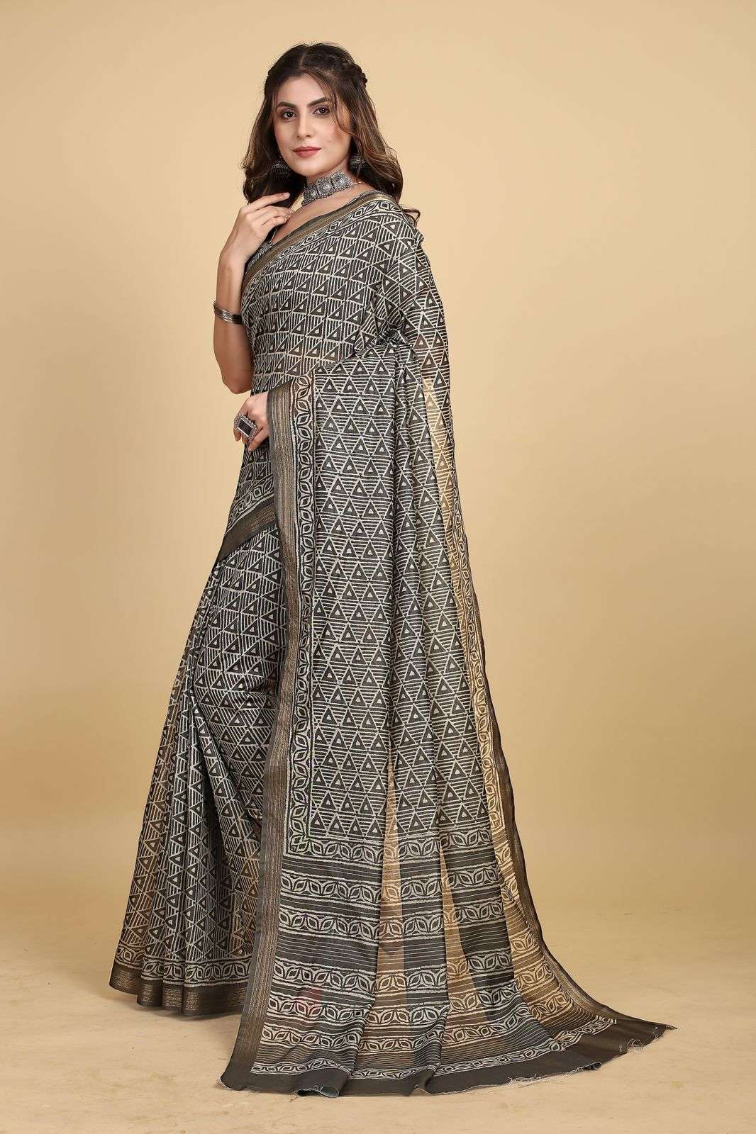 Rangkaat Women Saree With Blouse Wholesale catalog