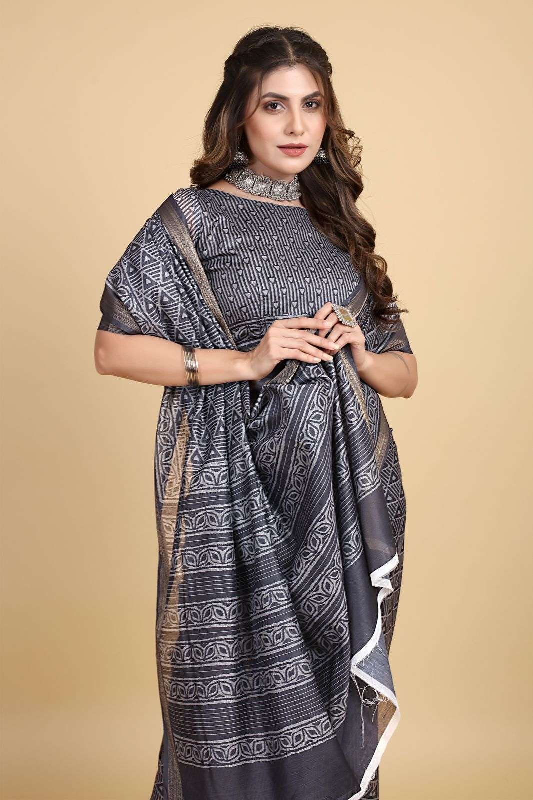 Rangkaat Women Saree With Blouse Wholesale catalog