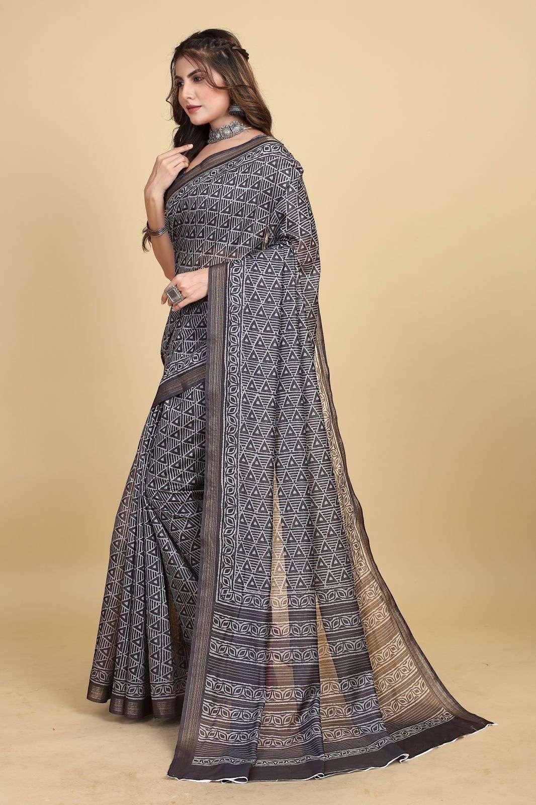 Rangkaat Women Saree With Blouse Wholesale catalog