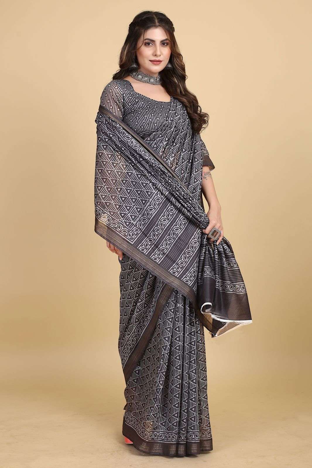 Rangkaat Women Saree With Blouse Wholesale catalog