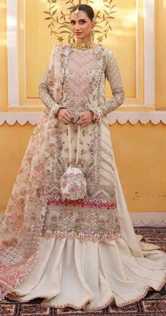 Mahnur Vol 33 Beautiful Pakisatni Salwar Kameez Wholesale catalog