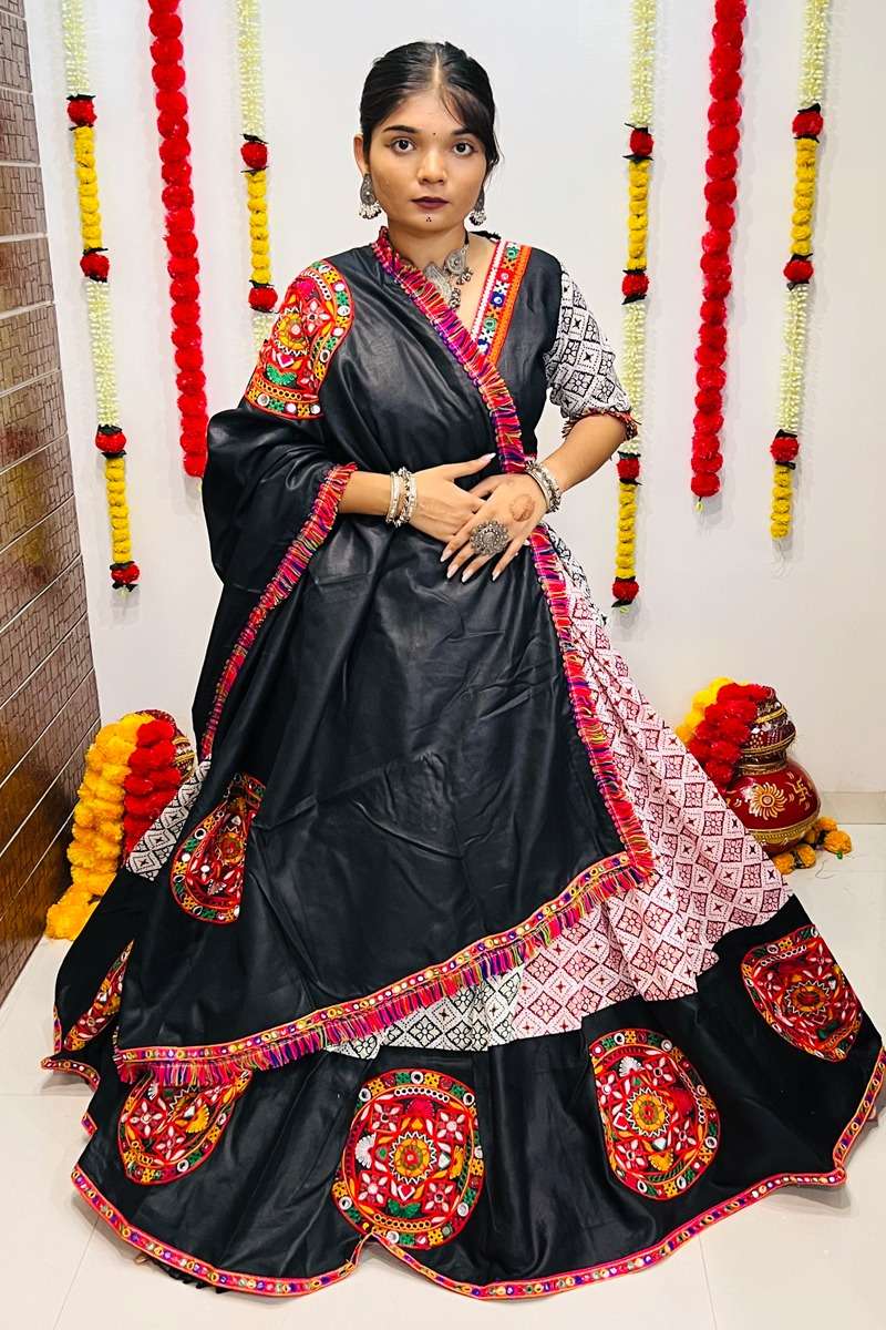 RAJWADI VOL - 07 7039 NAVRATRI LEHENGA CHOLI Wholesale catalog