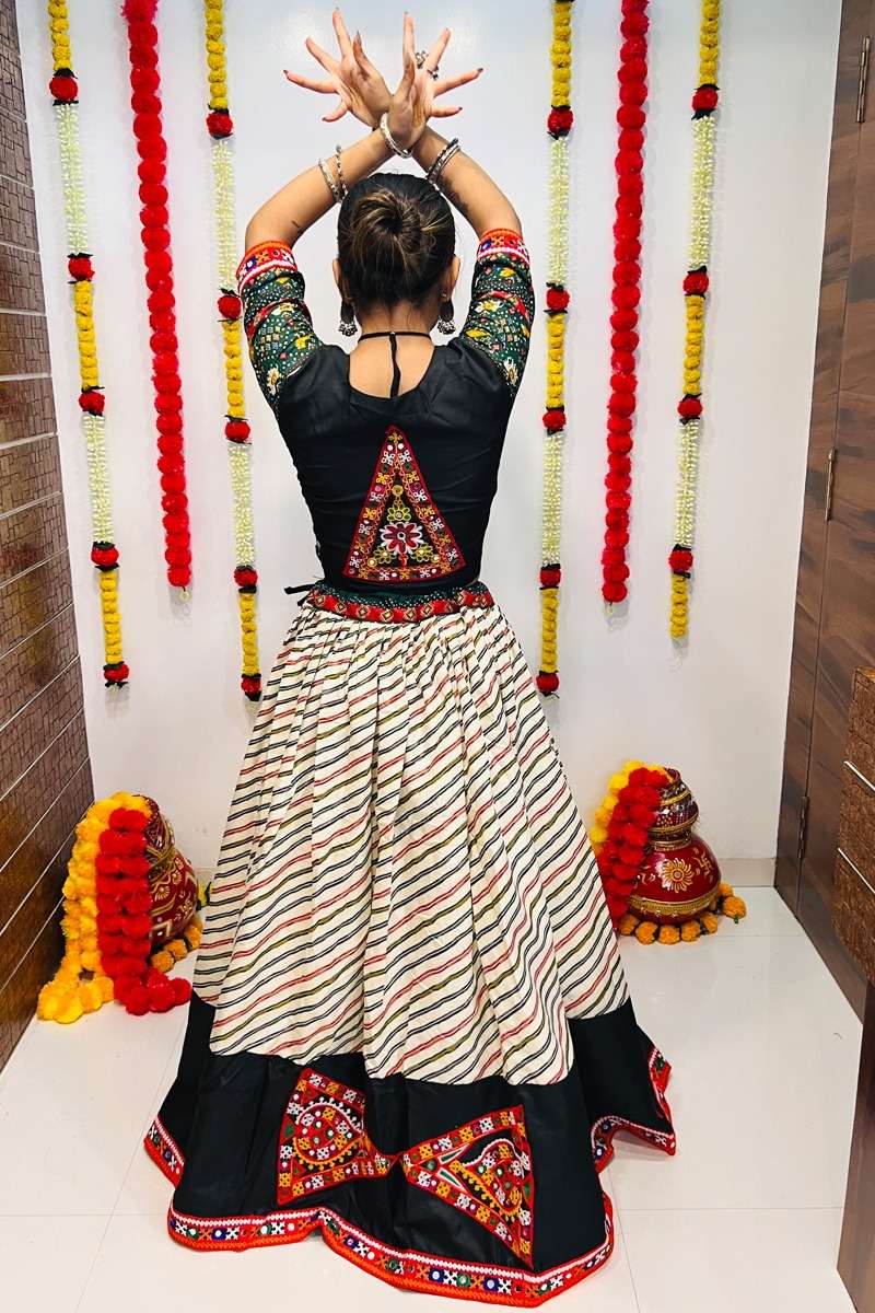 RAJWADI VOL - 07 7048 NAVRATRI LEHENGA CHOLI Wholesale catalog