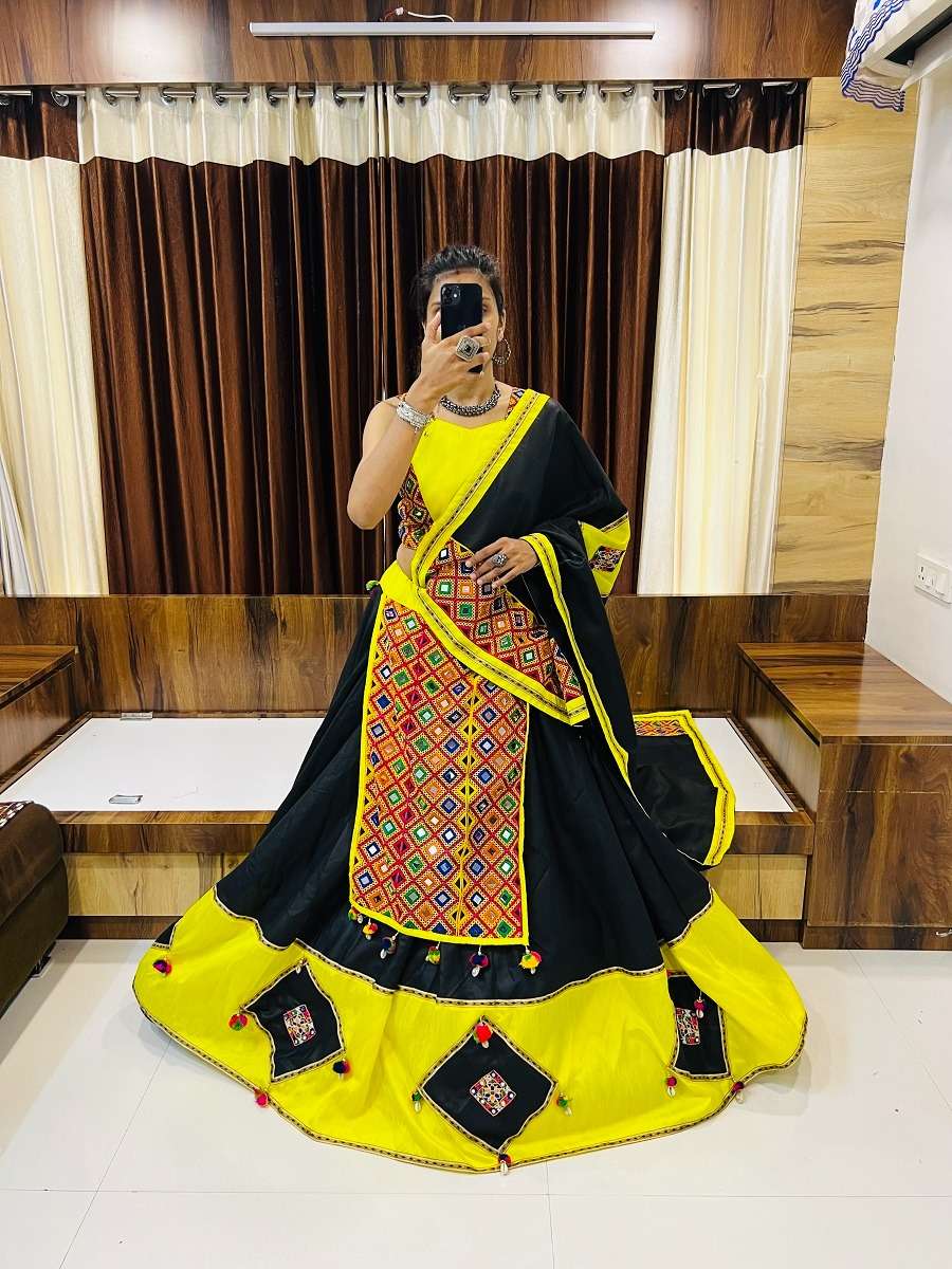 RAJWADI VOL - 08 7052 NAVRATRI LEHENGA CHOLI Wholesale catalog