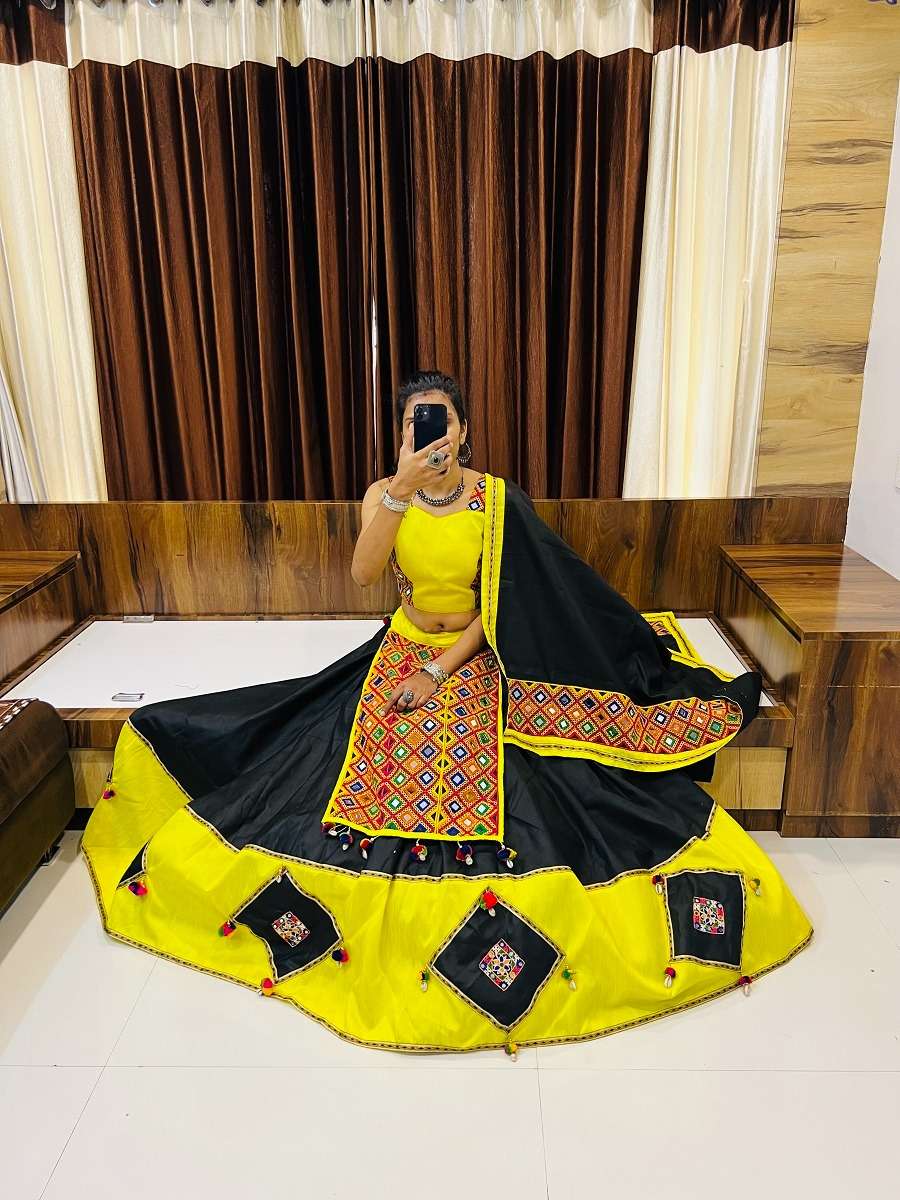RAJWADI VOL - 08 7052 NAVRATRI LEHENGA CHOLI Wholesale catalog