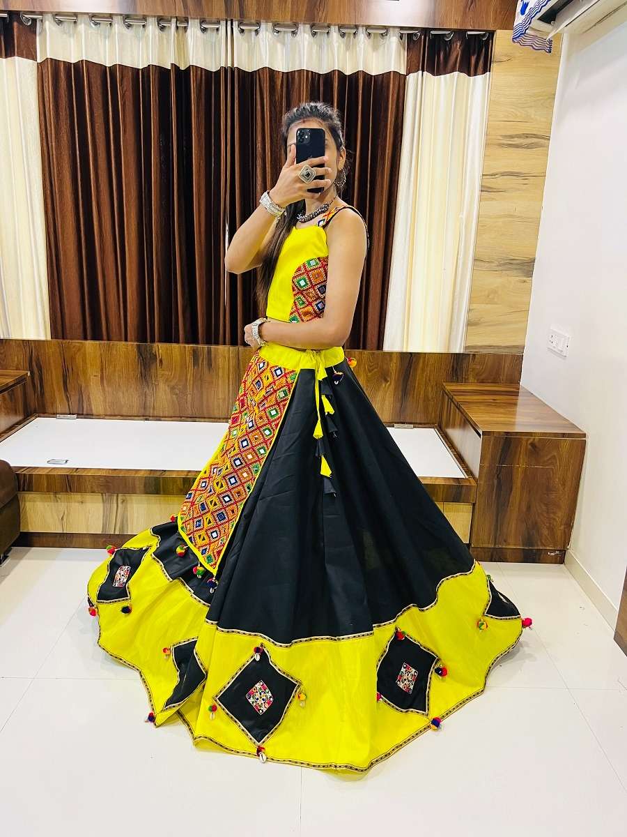 RAJWADI VOL - 08 7052 NAVRATRI LEHENGA CHOLI Wholesale catalog