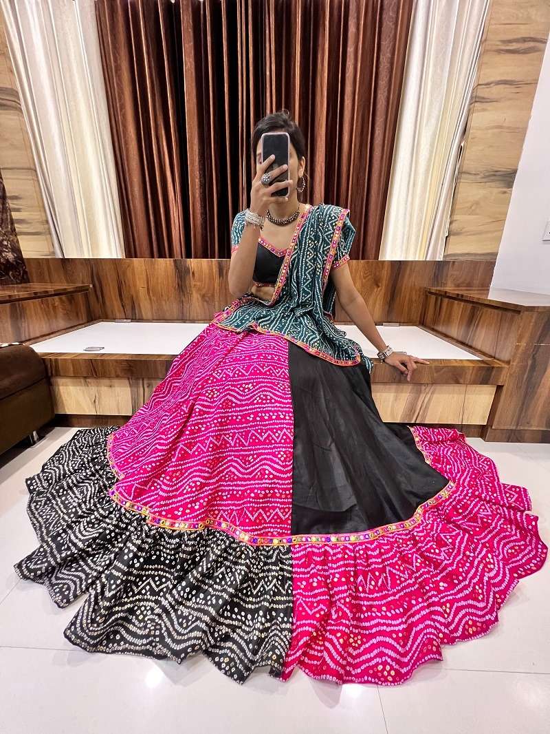 RAJWADI VOL -7 7042  AAWIYA NAVRATRI SPECIAL TRADITIONAL Lehenga CHOLI Wholesale catalog