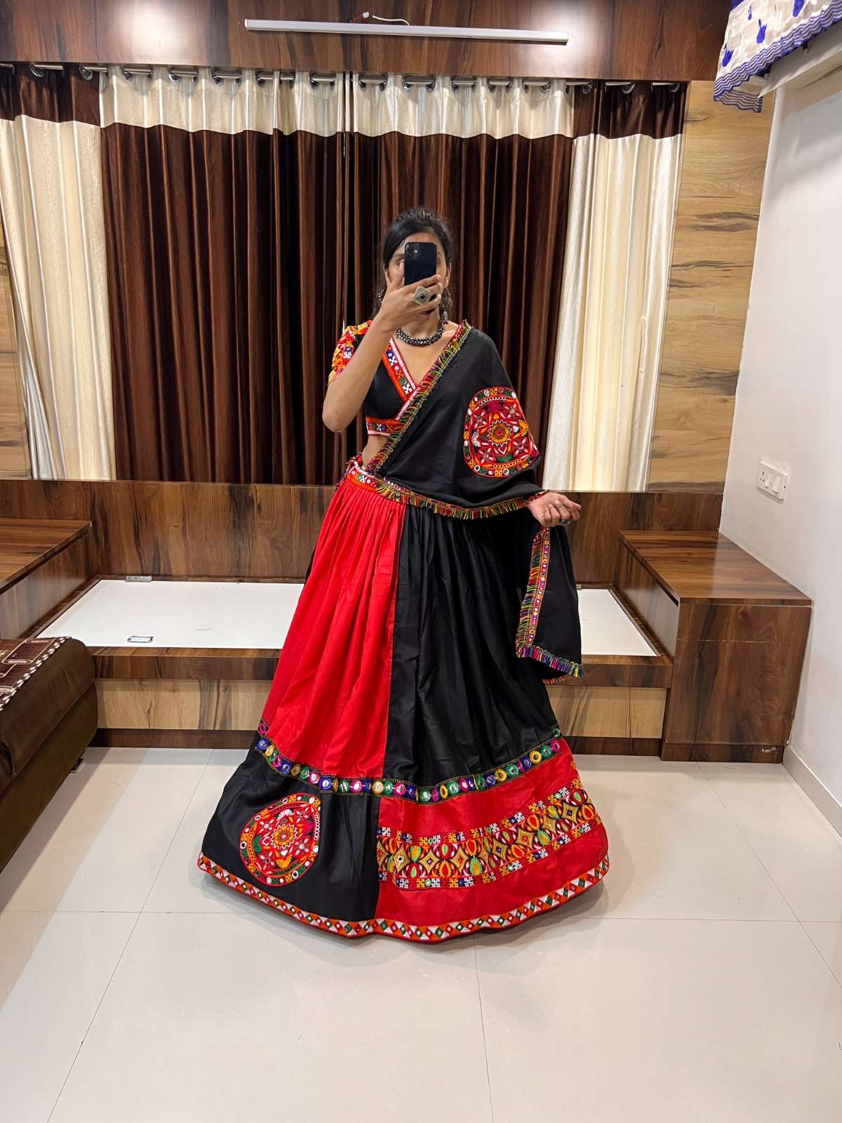RAJWADI VOL -7 7043  AAWIYA NAVRATRI SPECIAL TRADITIONAL Lehenga CHOLI Wholesale catalog