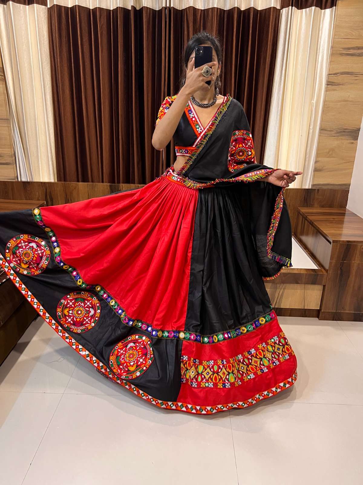 RAJWADI VOL -7 7043  AAWIYA NAVRATRI SPECIAL TRADITIONAL Lehenga CHOLI Wholesale catalog