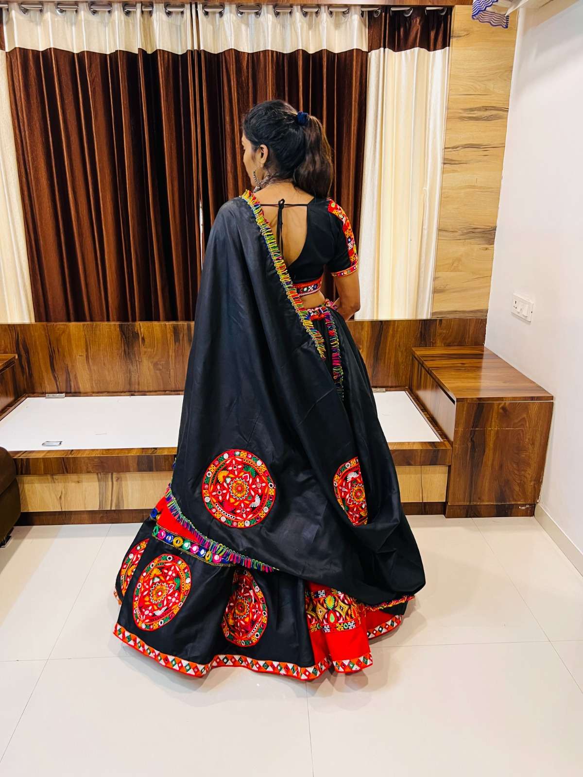 RAJWADI VOL -7 7043  AAWIYA NAVRATRI SPECIAL TRADITIONAL Lehenga CHOLI Wholesale catalog