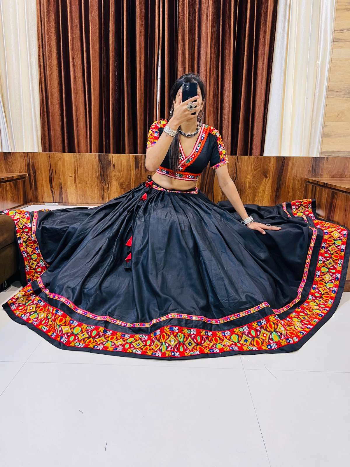 RAJWADI VOL -7 7044  AAWIYA NAVRATRI SPECIAL TRADITIONAL Lehenga CHOLI Wholesale catalog
