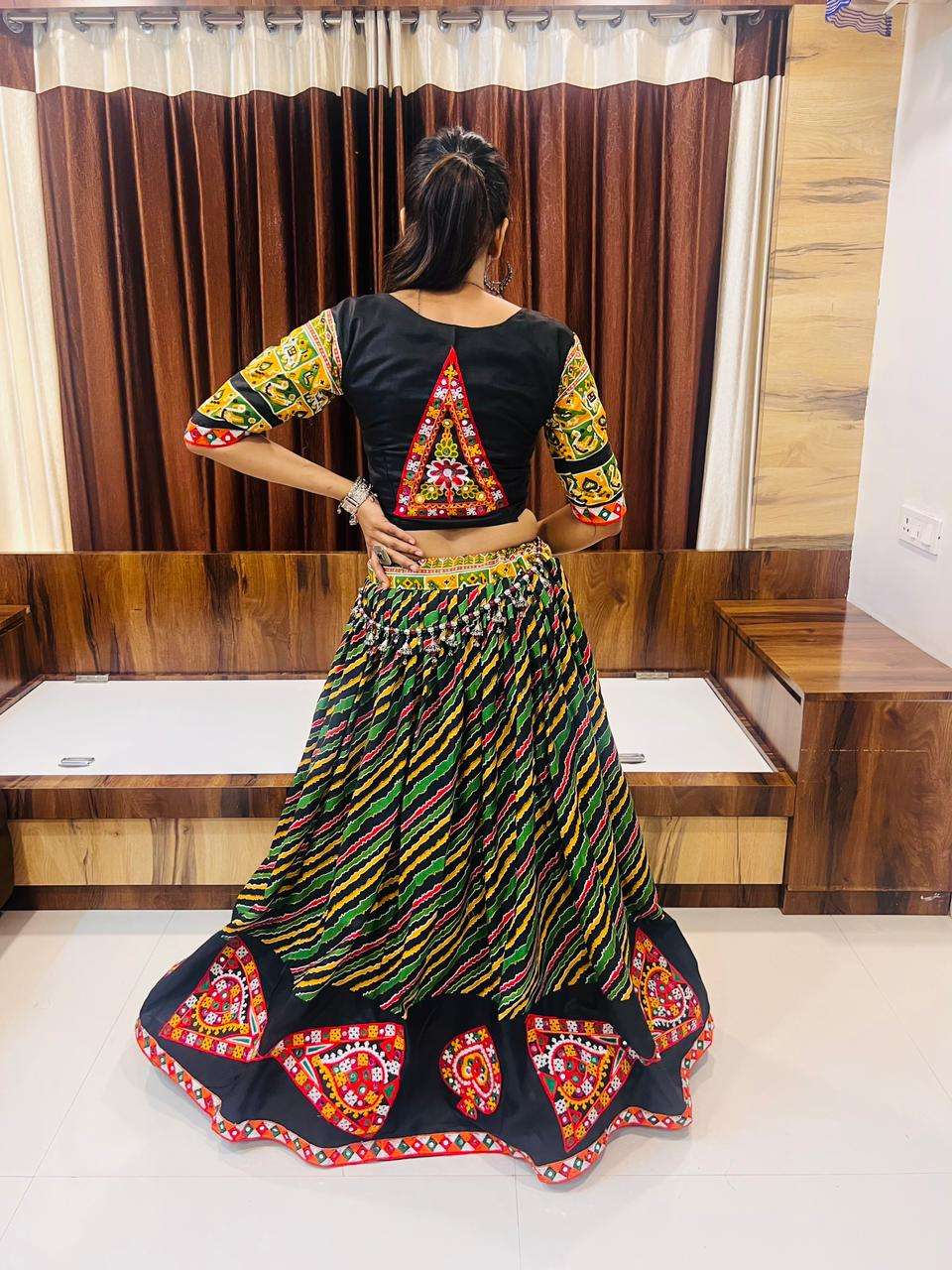 RAJWADI VOL -7 7045  AAWIYA NAVRATRI SPECIAL TRADITIONAL Lehenga CHOLI Wholesale catalog
