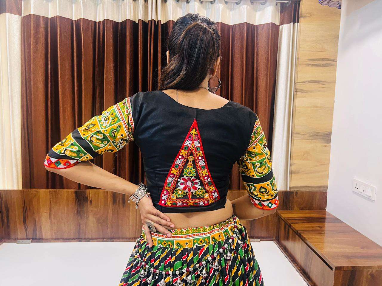 RAJWADI VOL -7 7045  AAWIYA NAVRATRI SPECIAL TRADITIONAL Lehenga CHOLI Wholesale catalog
