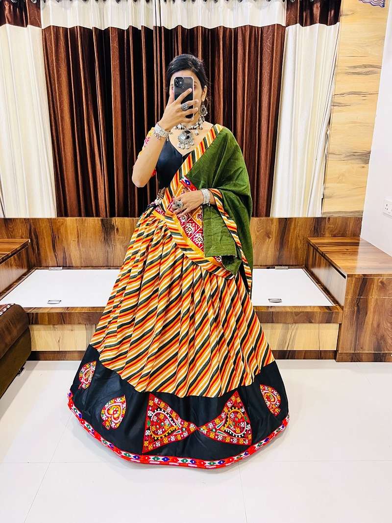RAJWADI VOL -7 7047  AAWIYA NAVRATRI SPECIAL TRADITIONAL Lehenga CHOLI Wholesale catalog