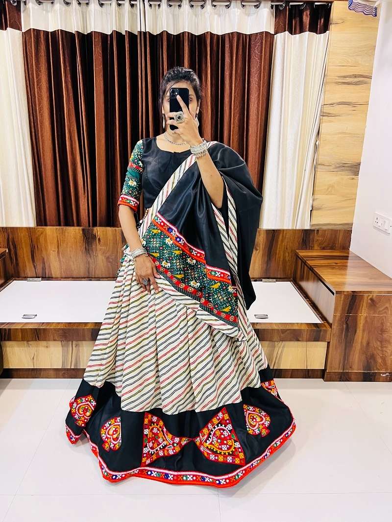 RAJWADI VOL -7 7048  AAWIYA NAVRATRI SPECIAL TRADITIONAL Lehenga CHOLI Wholesale catalog