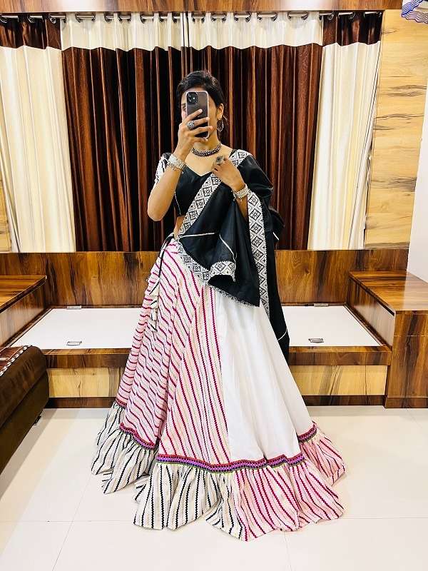 RAJWADI VOL -7 AAWIYA NAVRATRI SPECIAL TRADITIONAL Lehenga CHOLI Wholesale catalog