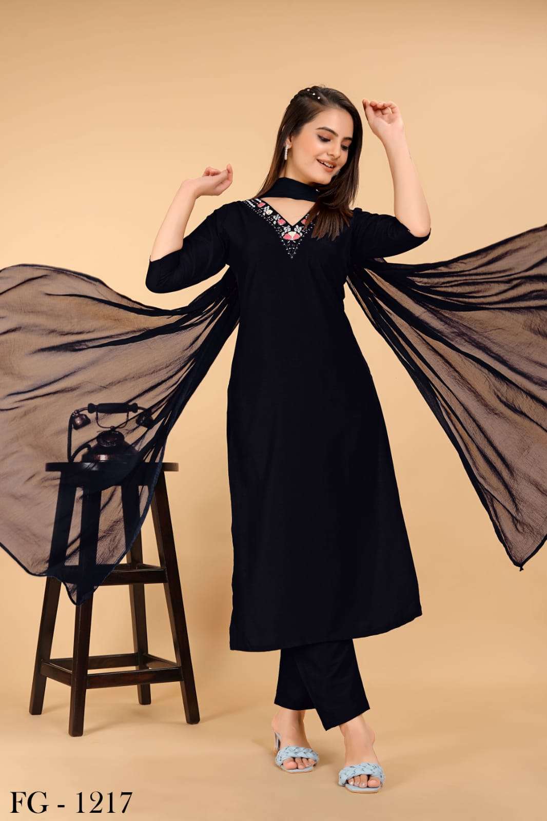 Black plain cotton long kurti with palazzo - siyani - 2966286