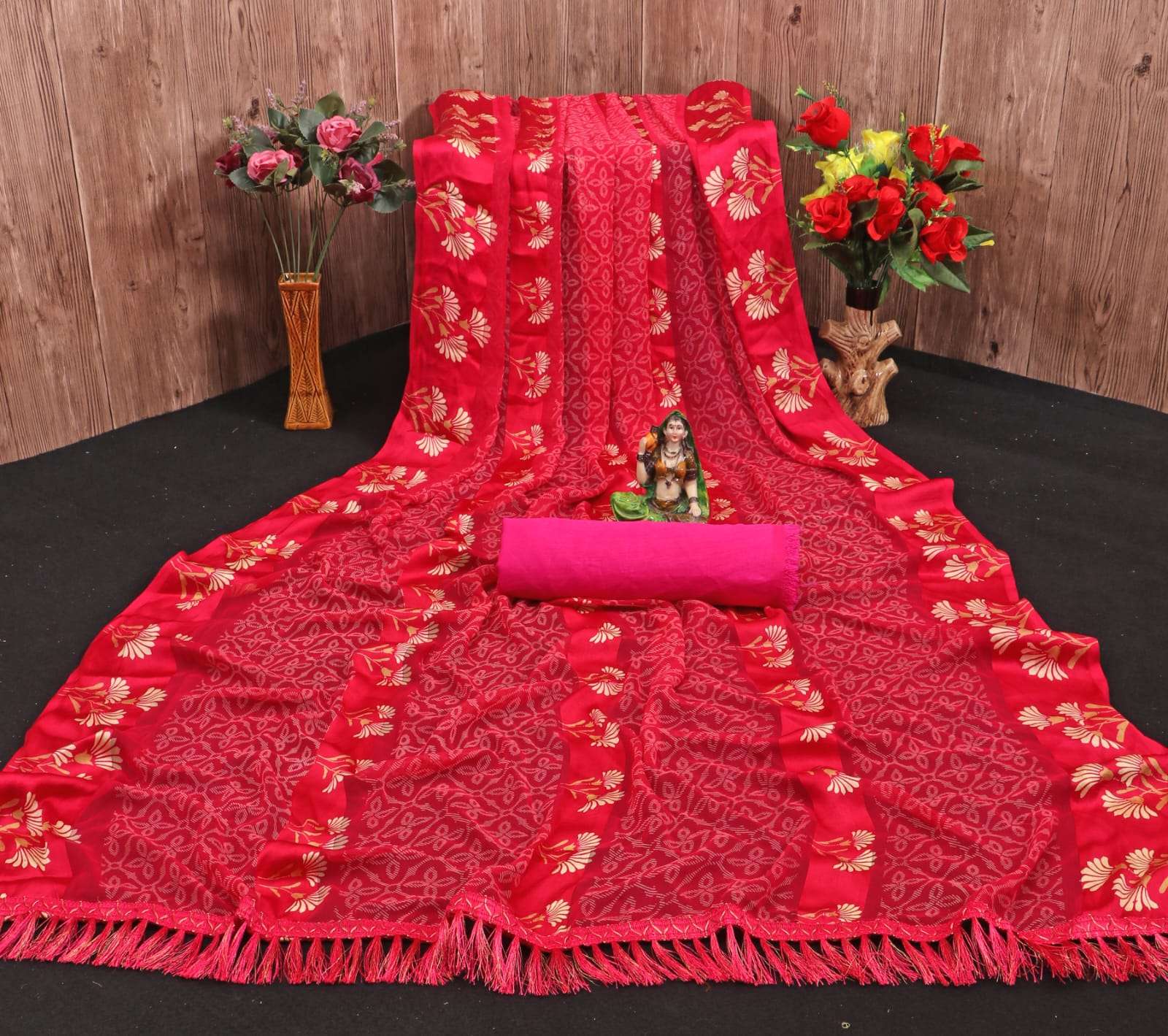 5 staar padding satin petterne print with fancy blouse Saree Wholesale catalog
