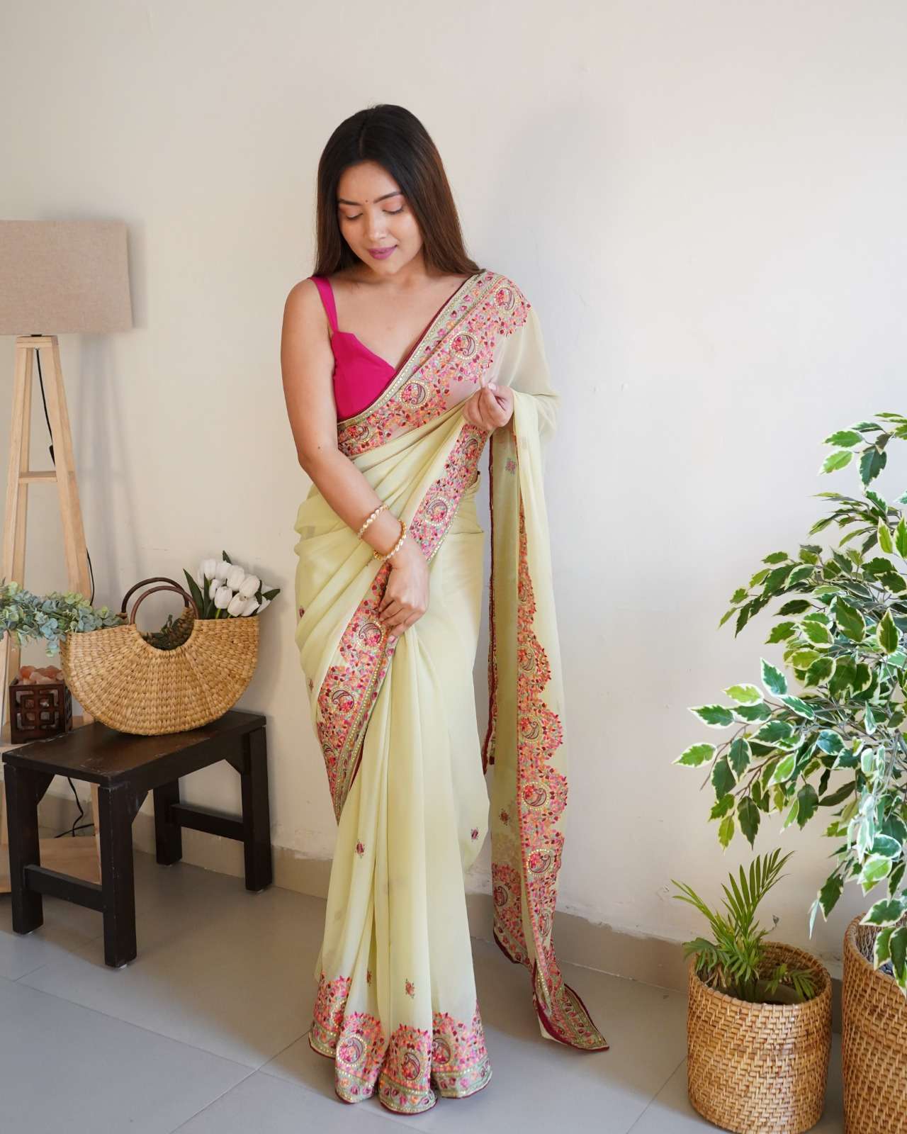 Smiti Designer Georgette Embroiderad Saree Wholesale catalog
