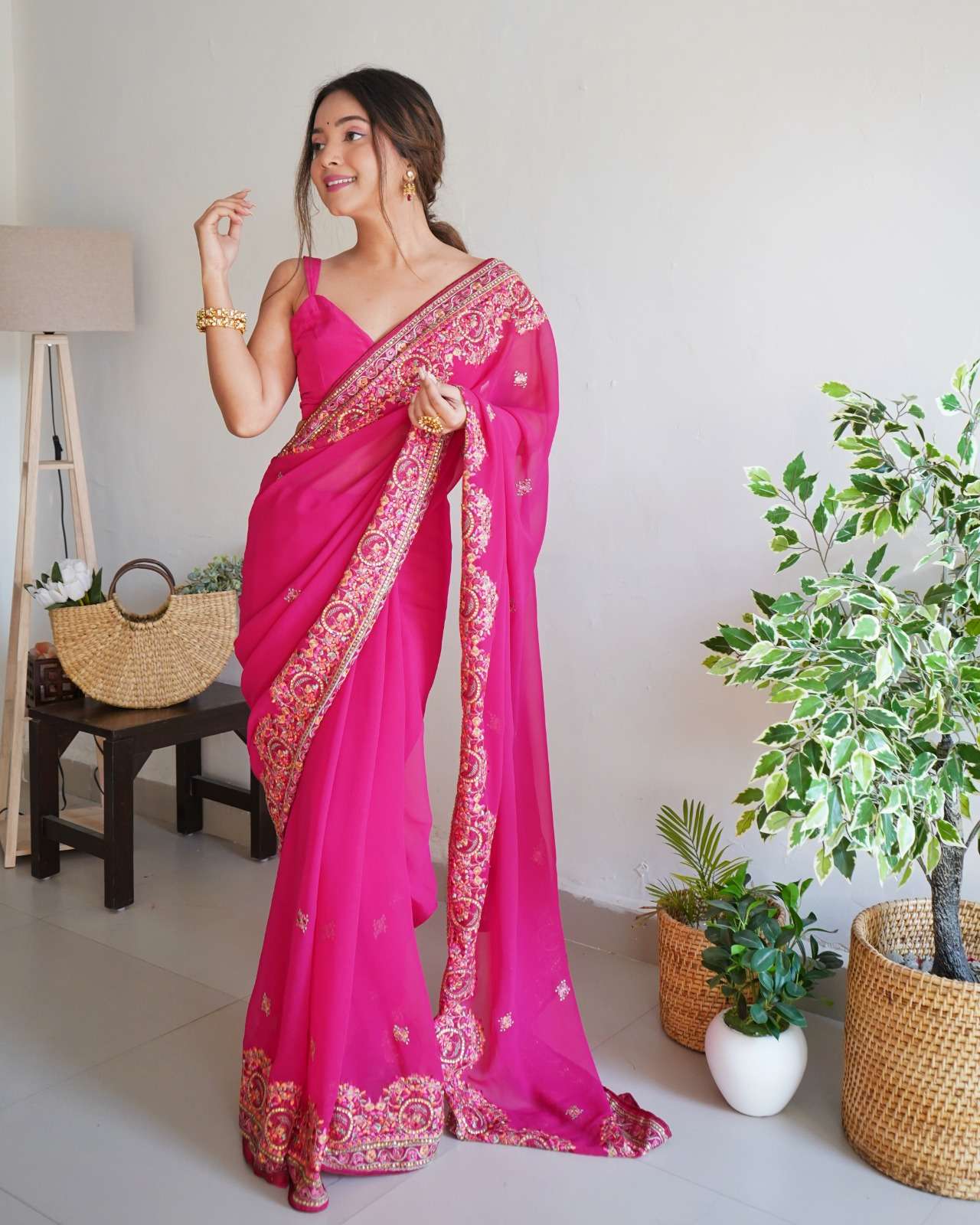 Smiti Designer Georgette Embroiderad Saree Wholesale catalog