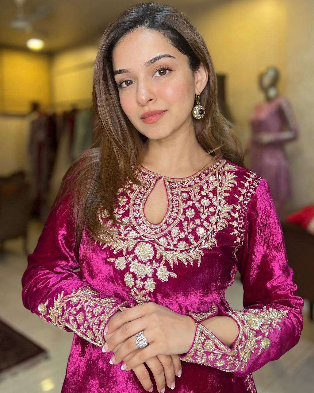 1146 Heavy Velvet Embroidery Salwar Suits Wholesale catalog