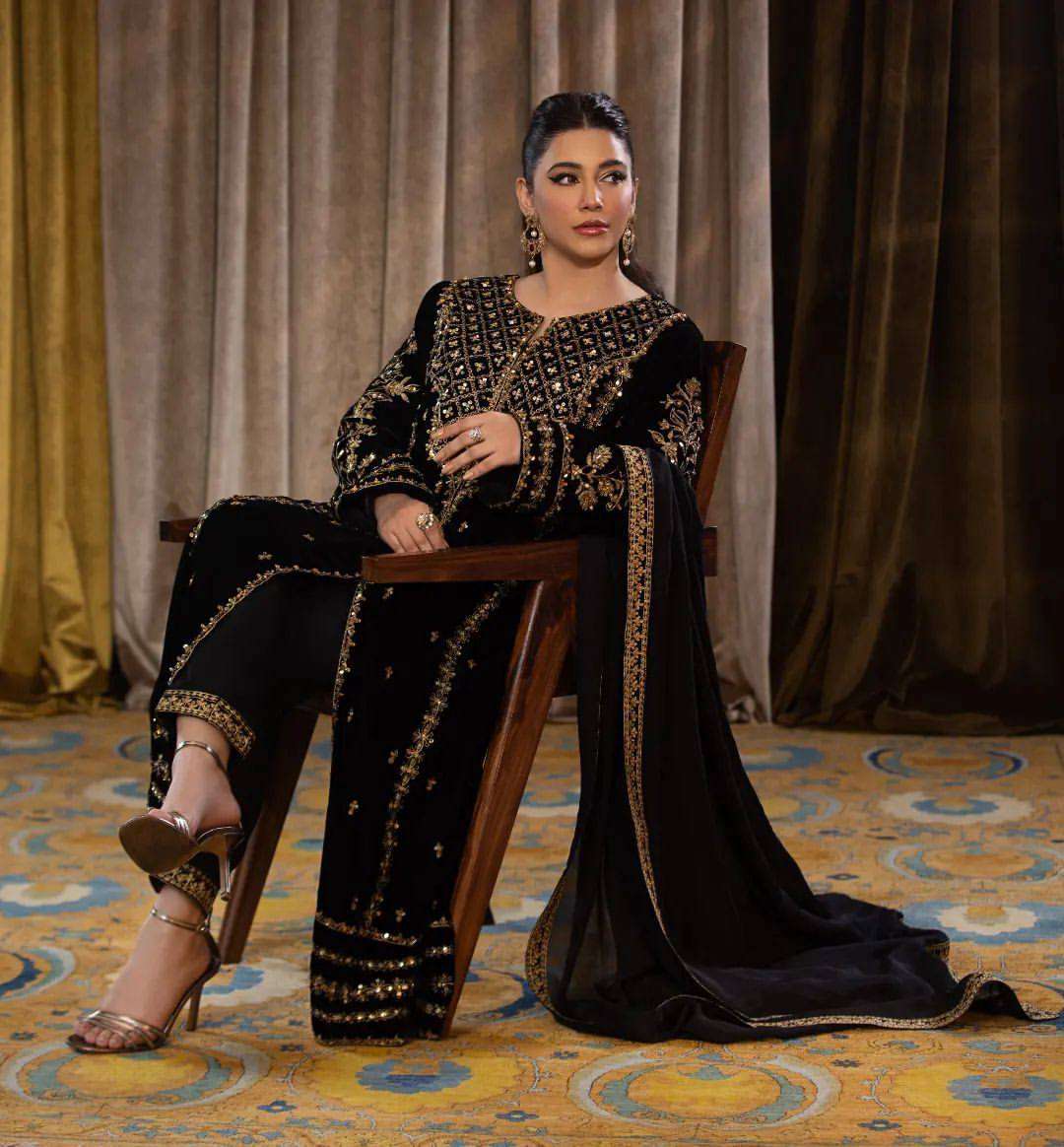 1151 Heavy Velevt Salwar Kameez Wholesale catalog